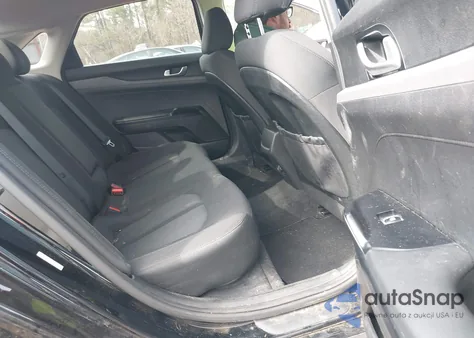 2022 Kia K5 Lxs z USA, uszkodzony, nr VIN 5XXG14J26NG147643